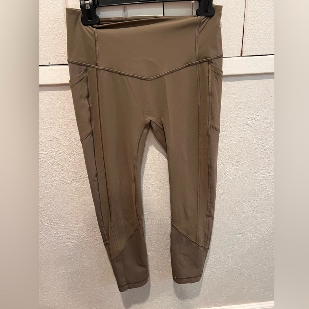 EUC Lululemon Olive Green Leggings